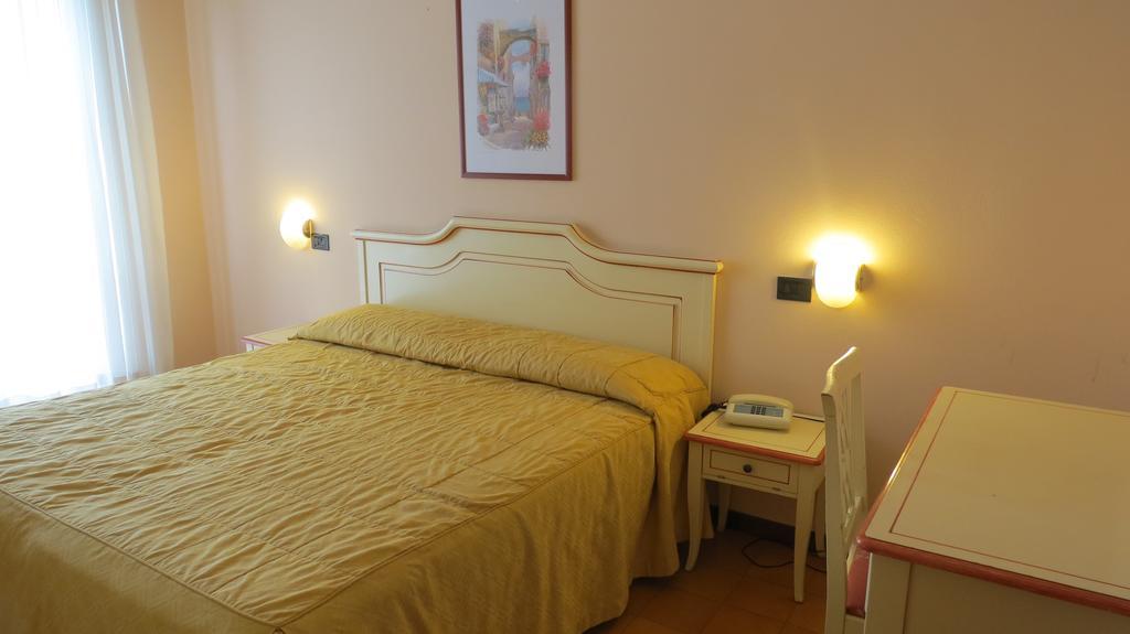 La Quiete Park Hotel Manerba del Garda Exterior photo